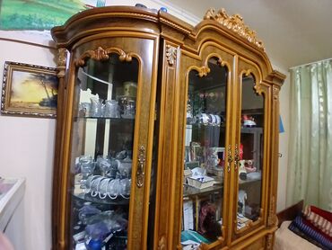 вешалки напольные для одежды оригинальные: Стеклянная витрина-шкаф