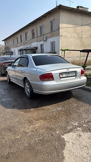 Другие автомобили: Седан серебристого цвета. Основные особенности: - Кузов: 4-дверный — 7