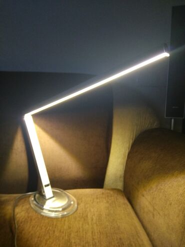 Освещение: Продаю настольную светодиодную лампу