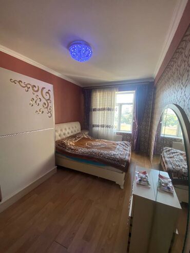 Uzunmüddətli kirayə mənzillər: Gənclik m\s-nın düz yanında 5 mərtəbəli binanın 4-cü mərtəbəsində — 11