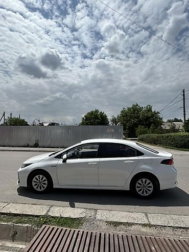 машина гибрид марки: Toyota Corolla: 2021 г., 1.8 л, Вариатор, Гибрид, Седан — 4