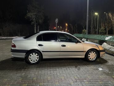 Toyota: Toyota Avensis: 2001 г., 1.6 л, Механика, Бензин, Седан