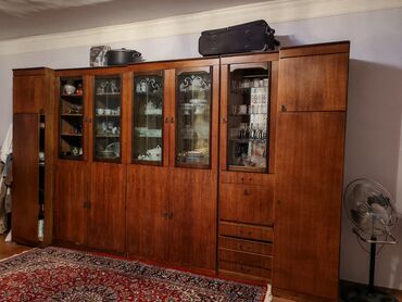 белый стол на кухню: İşlənmiş, Düz dolab, Stenka