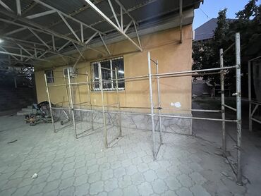 складные металлические двери: Металлический стеллаж 
Длина 8 метров 
Грузовой стеллаж