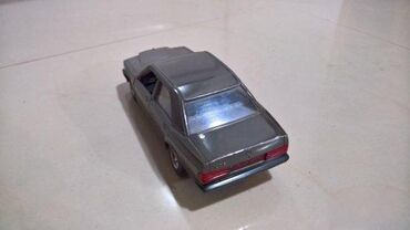 Figurice i makete: Burago Mercedes 190 e 1 prema 25Wely Taxy — 5