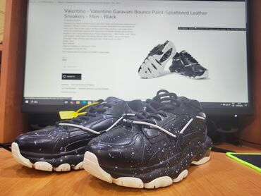 трехколесные велосипеды от 1 до 3 лет: Məhsul: Valentino Garavani Bounce Paint-Splattered Leather Sneakers –