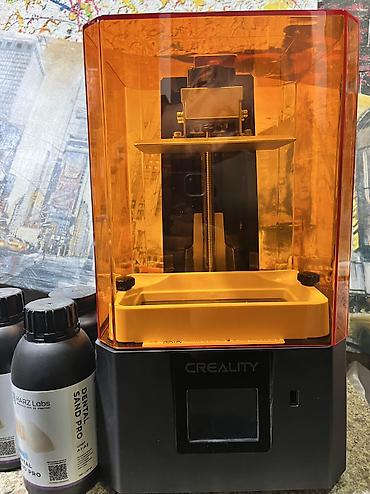 Принтеры: Смоляной 3D‑принтер Creality (LCD/UV) с защитным оранжевым колпаком и — 2