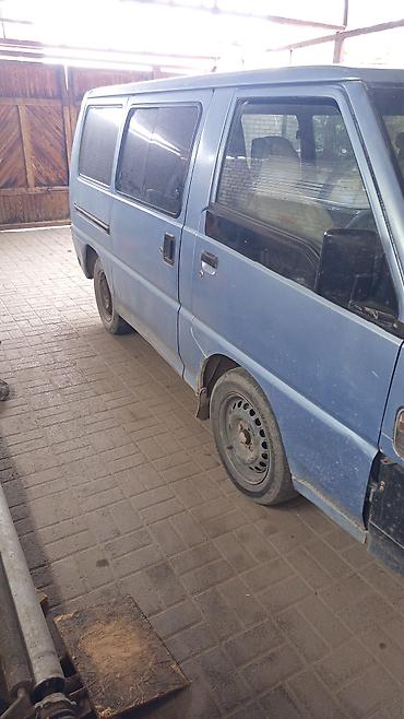 a8 d2: Mitsubishi L300: 1994 г., 2 л, Механика, Бензин, Минивэн — 5