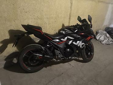 сузуки катана: Спортивный мотоцикл Suzuki (серия GSX-R/GSX-), черный с красными — 2