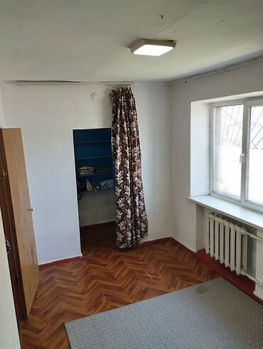 1 комнатная квартира продам: 2 бөлмө, 1 кв. м, 1 кабат, Эски ремонт