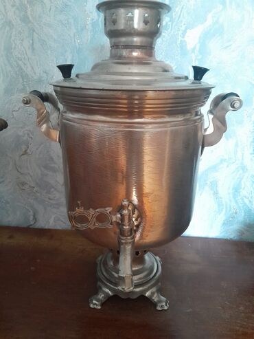 Boçkalar və çəlləklər: Qədimi samovar 7lt 200 AZN Təcili satılır Heç bir poblemi yoxdur ünvan