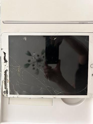aple: Apple iPad 7 planşet Xüsusiyyətlər: - Korpus: gümüş rəng, alüminium — 2