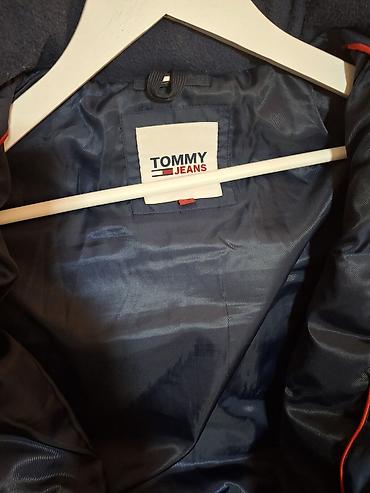 armani code: Ženska zimska jakna Tommy Jeans – duga, topla, tamnoplava - — 2