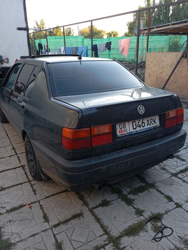 авто в долг: Volkswagen Vento: 1993 г., 1.6 л, Механика, Бензин