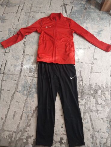 детский спортивный костюм из плащевки: Nike idman dəsti - 2 hissədən ibarət: üst geyim və şalvar - Üst