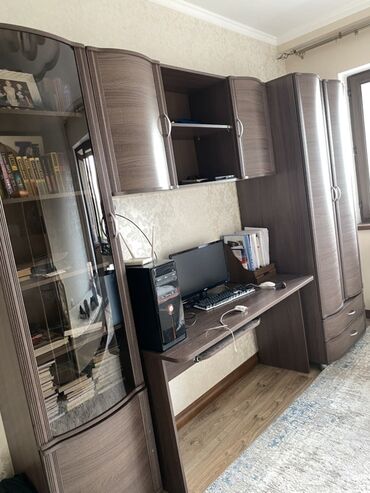 советский письменный стол: Гарнитур для зала, ДСП, цвет - Коричневый