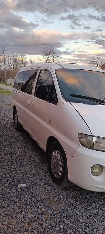daewoo gentra stop: Hyundai H-1/Starex mikroavtobus – ağ rəng, 77-NE-679 dövlət nömrə — 4