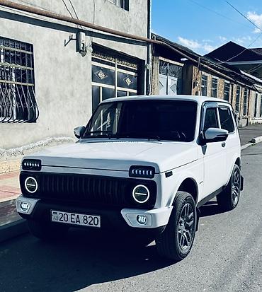 niva oturacaqlar: Lada Niva 4x4 (Urban üslubunda tüninq) Xüsusiyyətlər və tüninq: - — 5