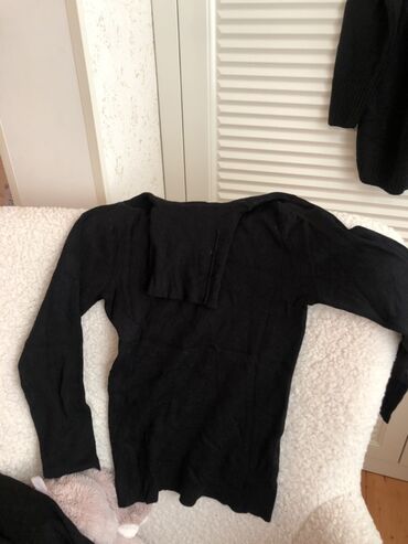 Dəstlər, kostyumlar: Qadın geyimləri dəsti 1) Qara don - Uzun, V-yaxa, sarğı (wrap) — 14