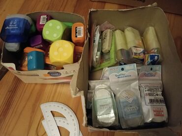 Masaüstü dəstlər: Məktəb ləvazimatları və dəftərxana dəsti Komplektin tərkibi: - Dərs — 7