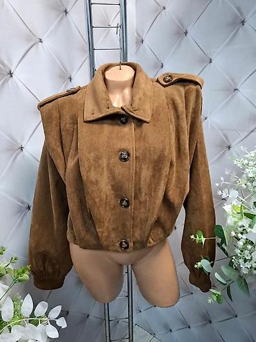 bershka.com srbija: Jaknice od velura 
Cena 4600
Uni vel.
P40 — 3