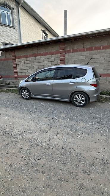 sonata d8: Компактный пятидверный хэтчбек серебристого цвета. Практичный — 1