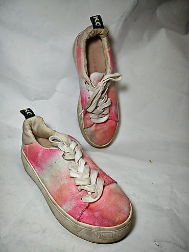 Qadın ayaqqabıları: Kurt Geiger KC brendi qadın krossovkaları - Model: Aşağı profilli — 2