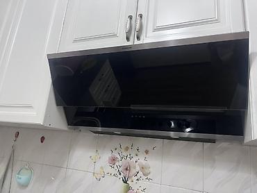 Mutfaq üçün divara quraşdırılan mətbəx havasorucu (aspirator). -
