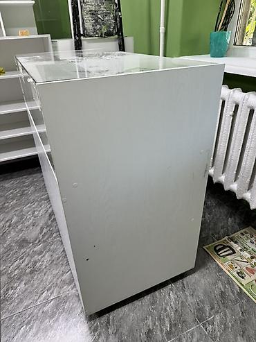 Офис эмереги: Касса үстөлү, 100 см* * 60 см* 100 см, Колдонулган — 2
