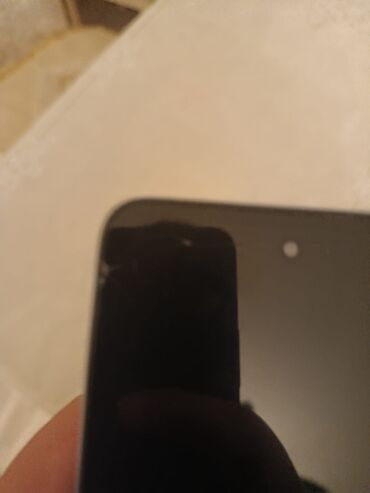 Digər mobil telefonlar: Məhsul: Smartfon Xüsusiyyətlər və dizayn: - Sümükvari düz kənarlı — 8