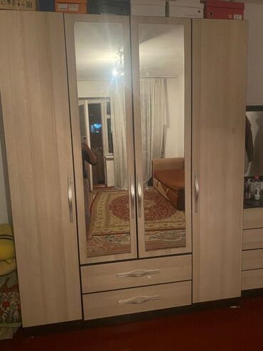 мебель в токмаке: Гардеробный шкаф комплект. Продаю срочно! Цена 15000 сом