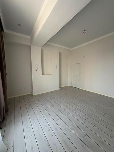 flat osh: 🏡 Продается просторная 4-комнатная квартира в клубном доме 📍 Район — 1