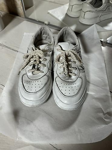 nike drill: Белые кожаные кроссовки, если постирать будут белощнежные🫠 - Размер — 1