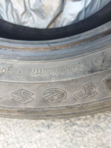 купить зимнюю резину 22565 r17: Автомобильная шина размером 225/65R17. Подходит для широкого спектра