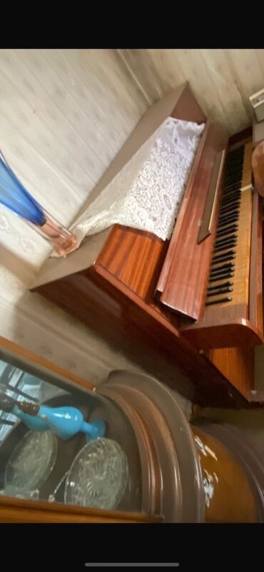 вазы ручной работы: Upright pianino - Korpus: parlaq qəhvəyi/maun üslubunda taxta finiş - lalafo.az -da вазы ручной работы: Upright pianino - Korpus: parlaq qəhvəyi/maun üslubunda taxta finiş -