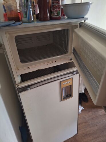 купить холодильник для мороженого бу: Холодильник. Рабочий. Просто дверь вылетел. Если нужен мотор или