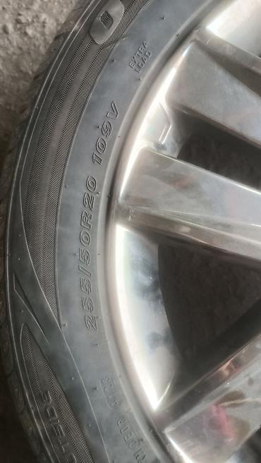Шиналар жана дисктер: Дөңгөлөктөр монтажда 255 / 50 / R 20, Жай, Колдонулган, Комплект, Жол тандабастар (АТ/МТ), Куйма, тешиктери - 5 — 1