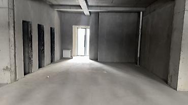 Коммерциялык мүлк: Кеңселерди сатуу 95 м², Ремонтсуз, Көп кабаттуу имарат, 1 кабат — 6
