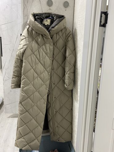 zara куртки женские зима: Пуховик, Длинная модель, С капюшоном, S (EU 36), M (EU 38), L (EU 40)