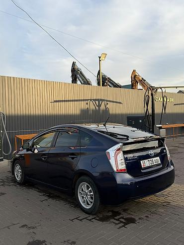 kia 2015: Toyota Prius: 2015 г., Гибрид, Хэтчбэк — 2