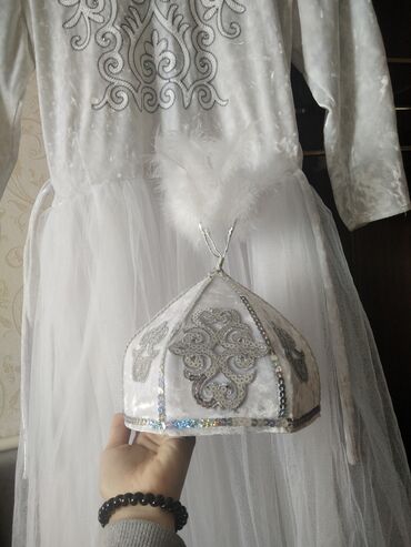 платье размер м: Бальное платье, Длинная модель, цвет - Белый