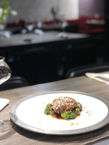 Повара: Шеф повар богатый опыт работы более 12 лет. Работал в Москве элитных — 26