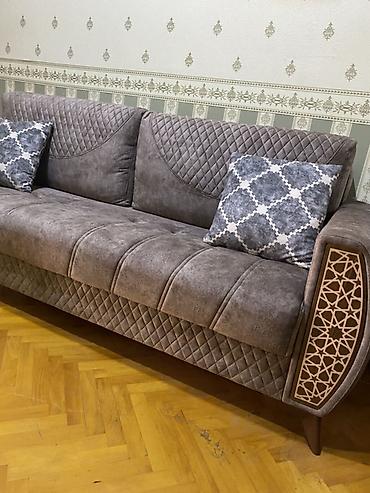 Divanlar: Qonaq otağı üçün şık divan - Rəng: tünd bozumtul (taupe). - Material — 4