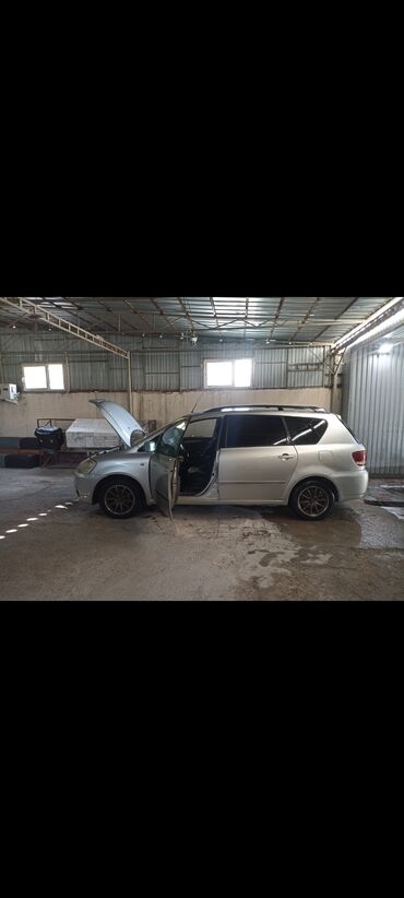 дево жентра: Toyota Avensis Verso: 2002 г., 2 л, Автомат, Бензин, Вэн/Минивэн