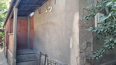 хата кызыл кыя: Продается 4 комнатный дом 60м2 район Кызыл-Аскера Участок 7 соток — 1