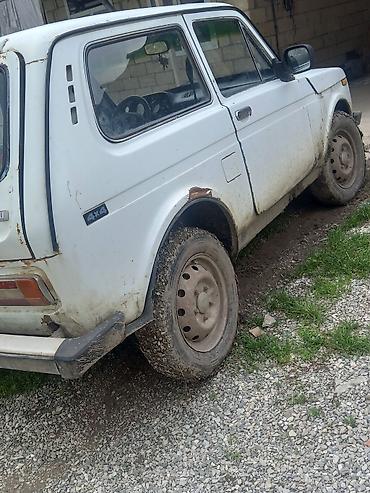 maşin satışı: LADA Niv təcili satlır Xüsusiyyətlər: - Daimi tam ötürücü (4x4) – — 2