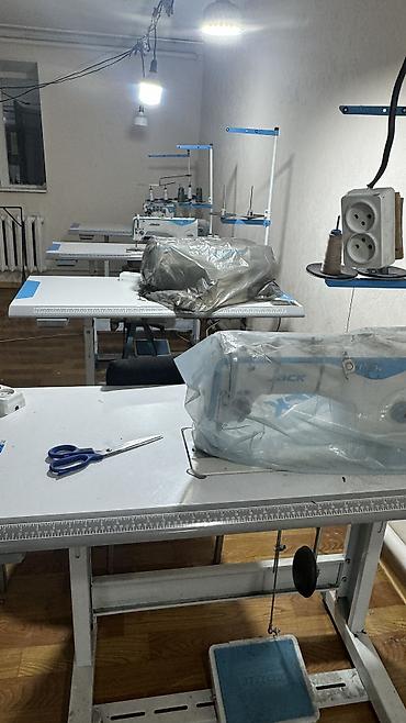 Производство пластиковых окон: Швейные оборудование сатылат Машинка Жак май ман 12 и8 ка утюжный — 1