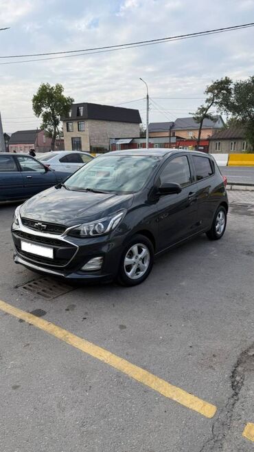 купить машину хендай солярис: Chevrolet Spark: 2018 г., 1 л, Вариатор, Бензин, Седан