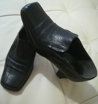 Personal Items: Ankle boots, 39