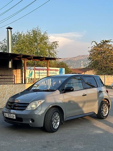 фара е38: Toyota Ist: 2002 г., 1.3 л, Автомат, Бензин, Хэтчбэк — 2